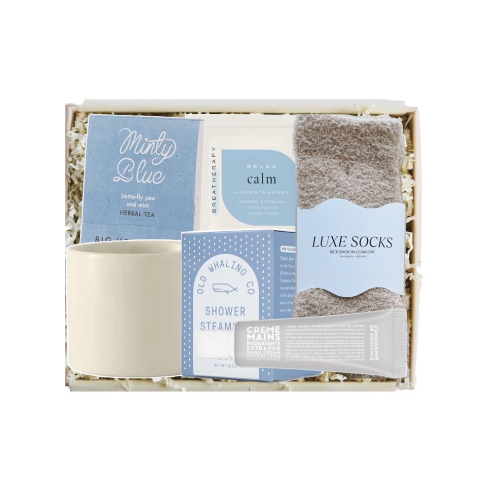 Digital photo of Gift set with tea, socks, and bath items from Box Fox on a white background