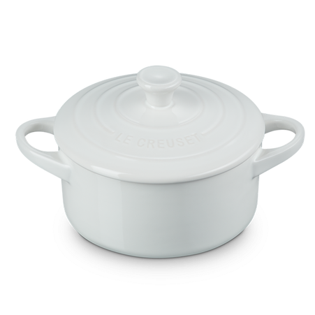White round Dutch oven with lid on 